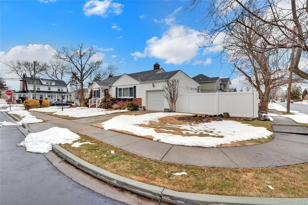 2642 Clovermere Road Oceanside NY 11572
