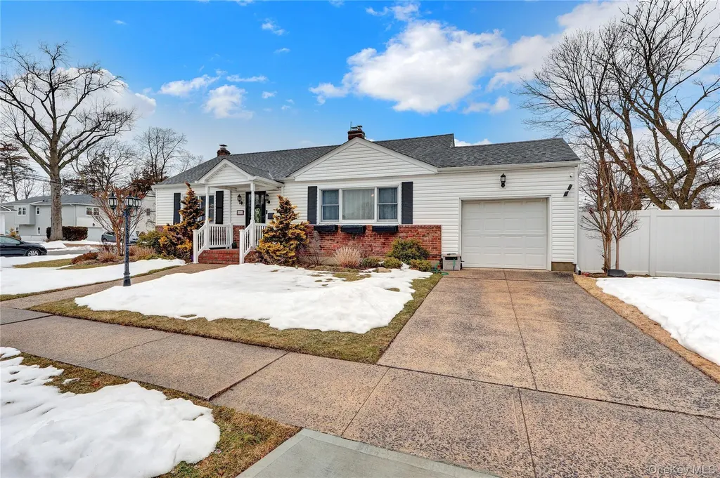 2642 Clovermere Road Oceanside NY 11572