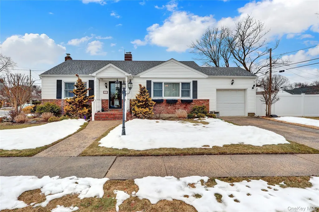 2642 Clovermere Road Oceanside NY 11572