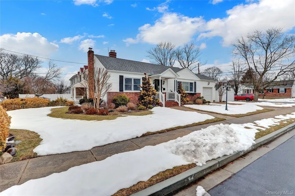 2642 Clovermere Road Oceanside NY 11572