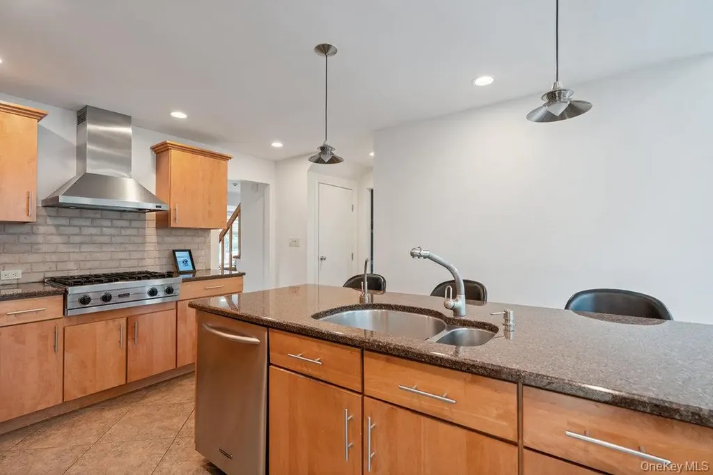 4 Newport Drive Plainview NY 11803