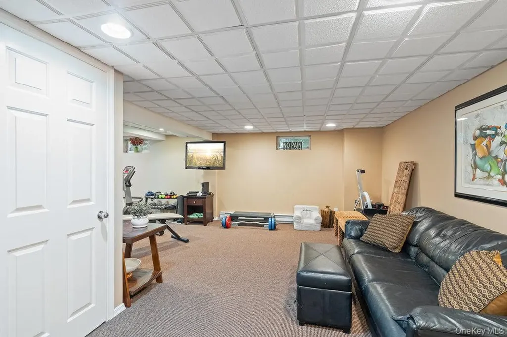 4 Newport Drive Plainview NY 11803