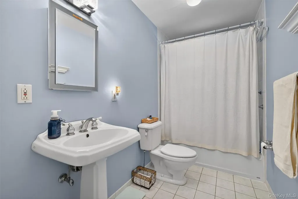 9 Eros Drive Airmont NY 10952