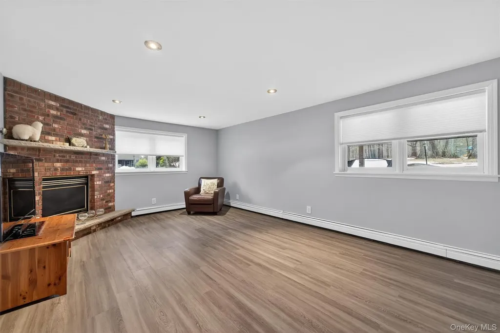 9 Eros Drive Airmont NY 10952