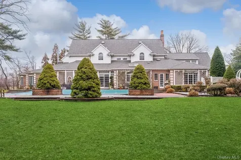 85 Eleventh Street Garden City NY 11530