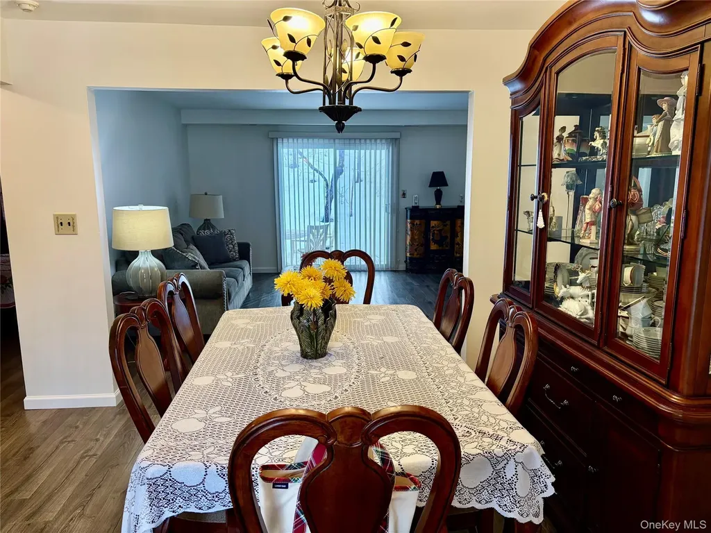 9 Willow Court Selden NY 11784