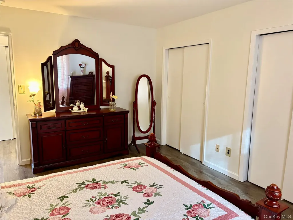 9 Willow Court Selden NY 11784