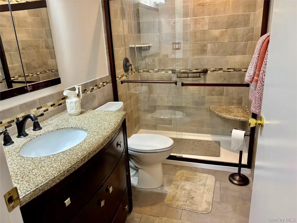 9 Willow Court Selden NY 11784