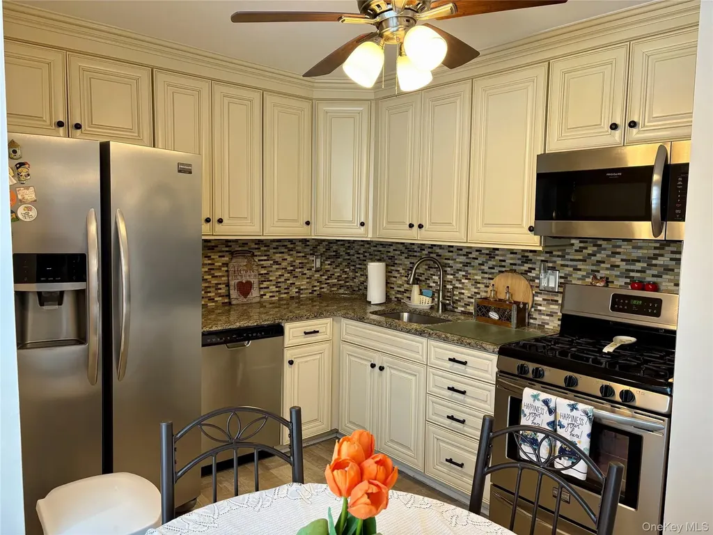 9 Willow Court Selden NY 11784
