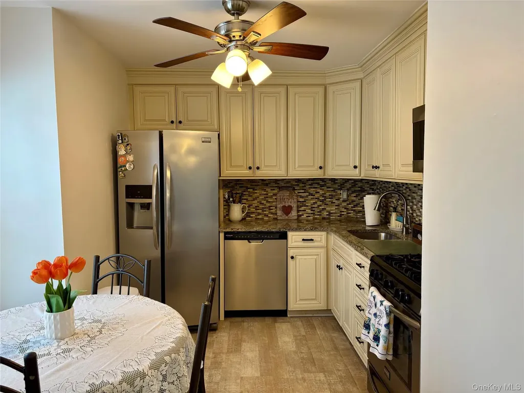 9 Willow Court Selden NY 11784