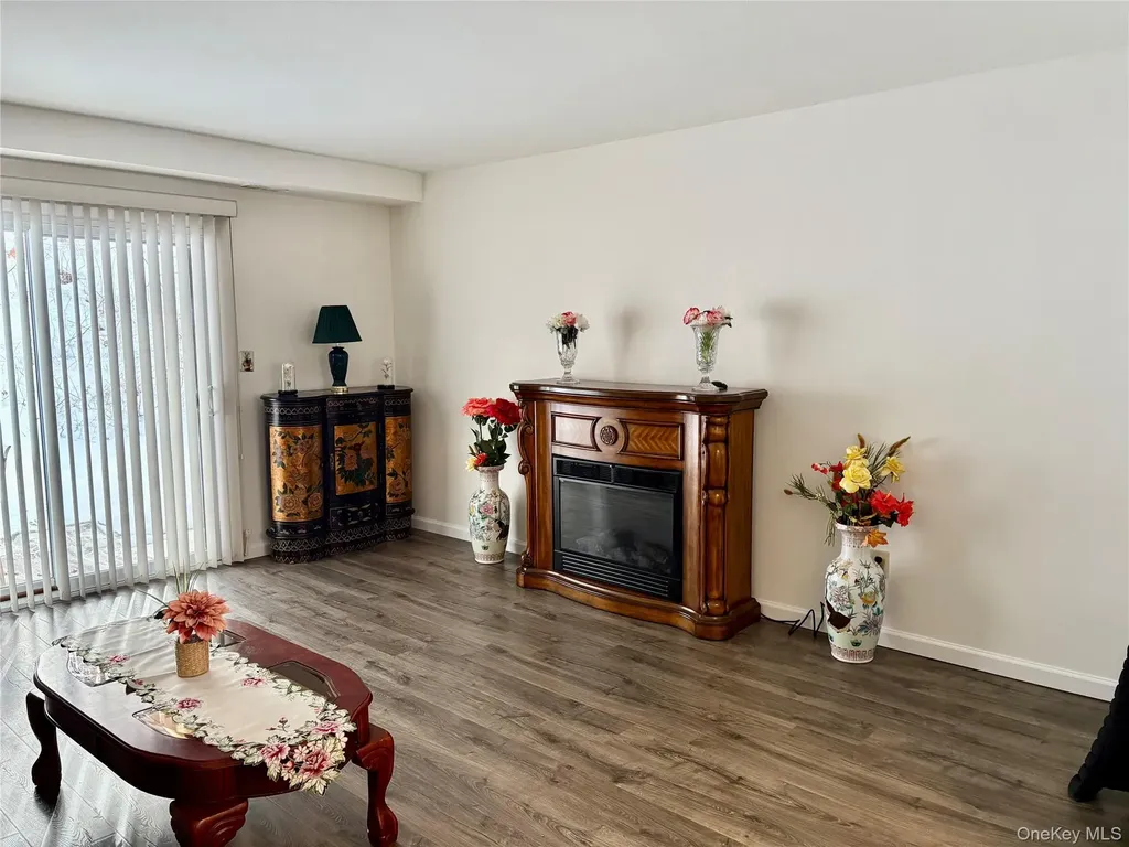 9 Willow Court Selden NY 11784