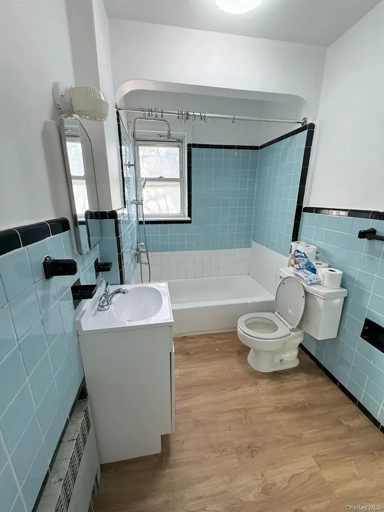 165-25 Union Turnpike Fresh Meadows NY 11366