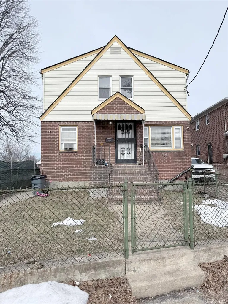 165-25 Union Turnpike Fresh Meadows NY 11366