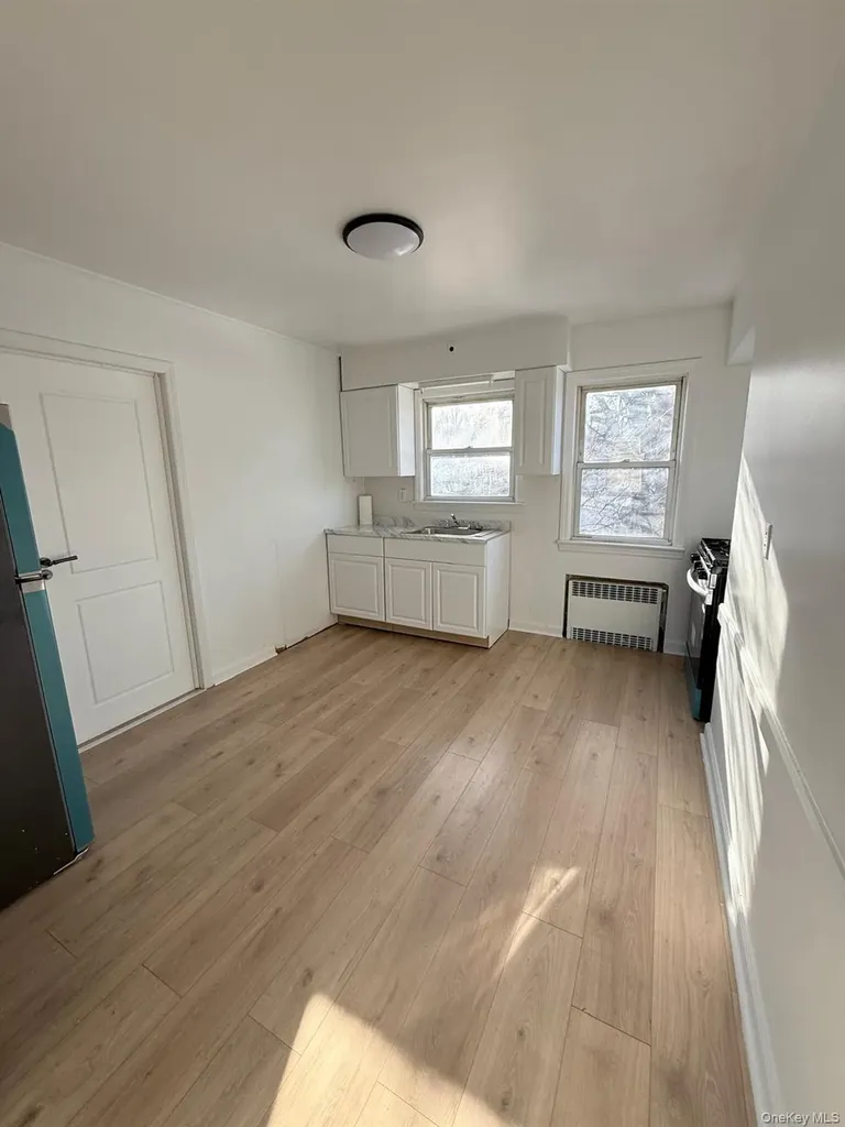 165-25 Union Turnpike Fresh Meadows NY 11366