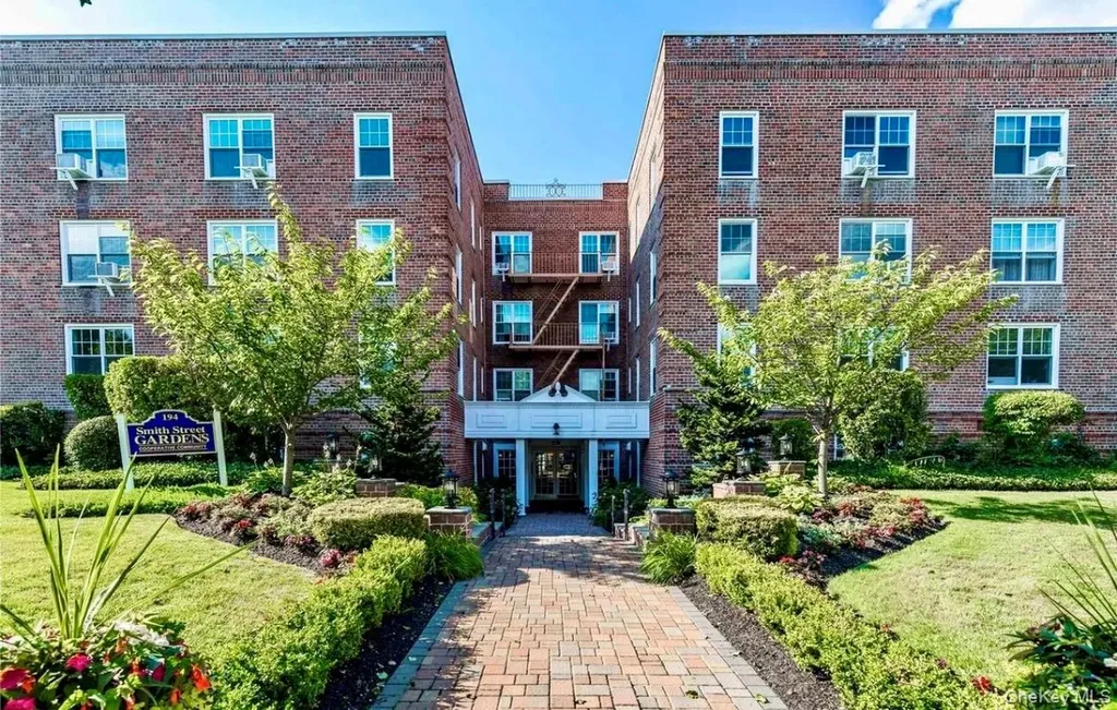 194 Smith Street Freeport NY 11520