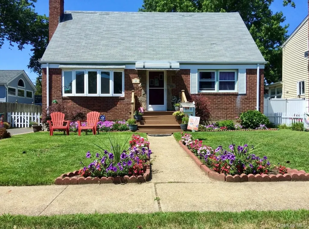 20 Iris Avenue North Merrick NY 11566