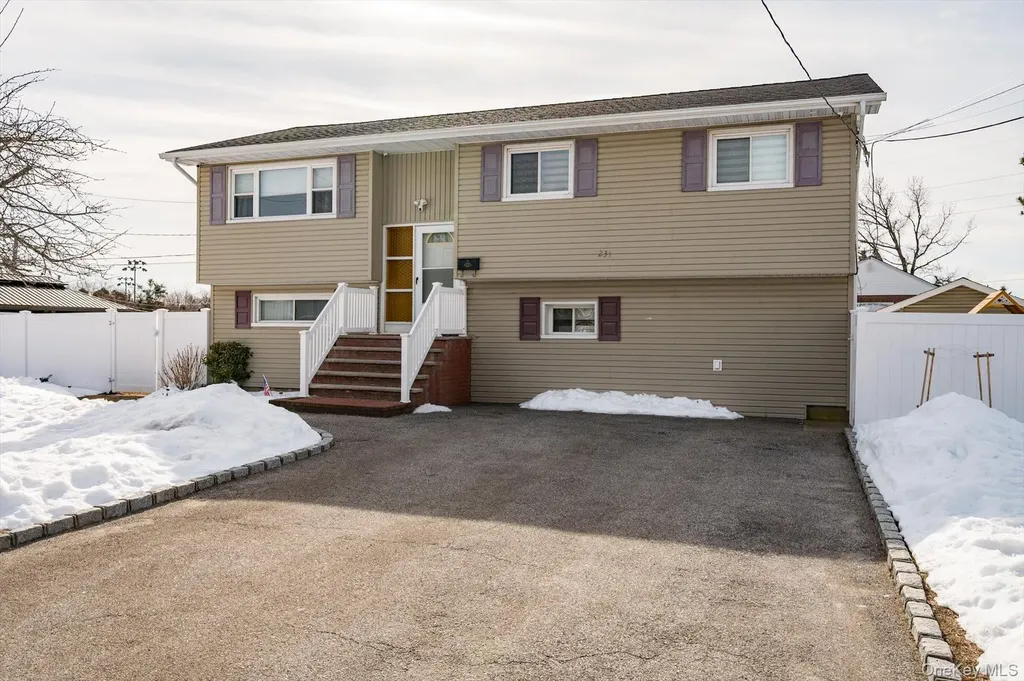 231 3rd Street Lindenhurst NY 11757