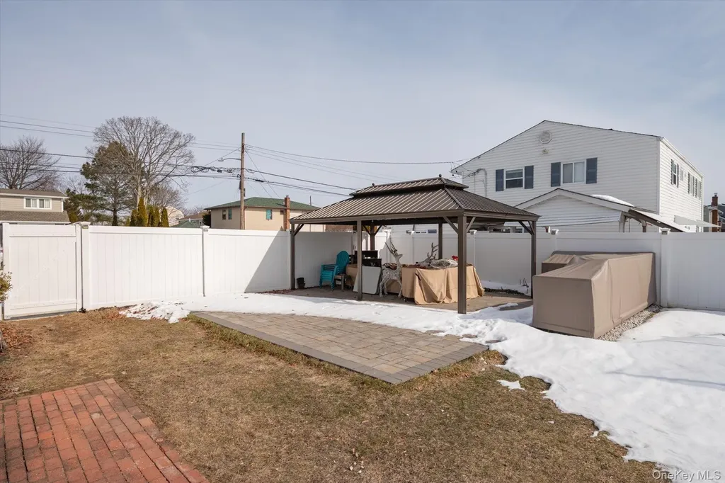 231 3rd Street Lindenhurst NY 11757