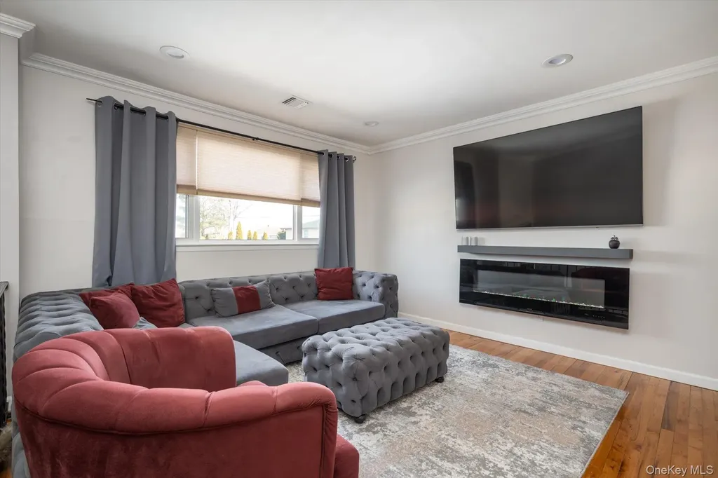 231 3rd Street Lindenhurst NY 11757