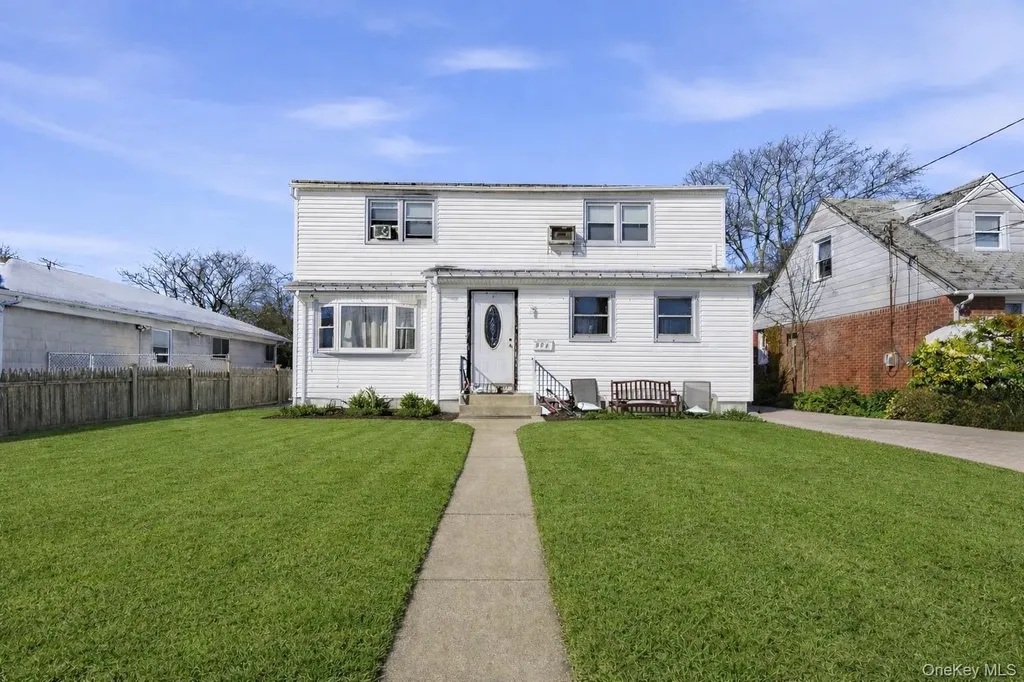101 Spruce Avenue Bethpage NY 11714