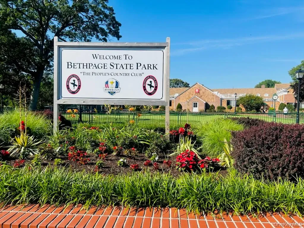 101 Spruce Avenue Bethpage NY 11714
