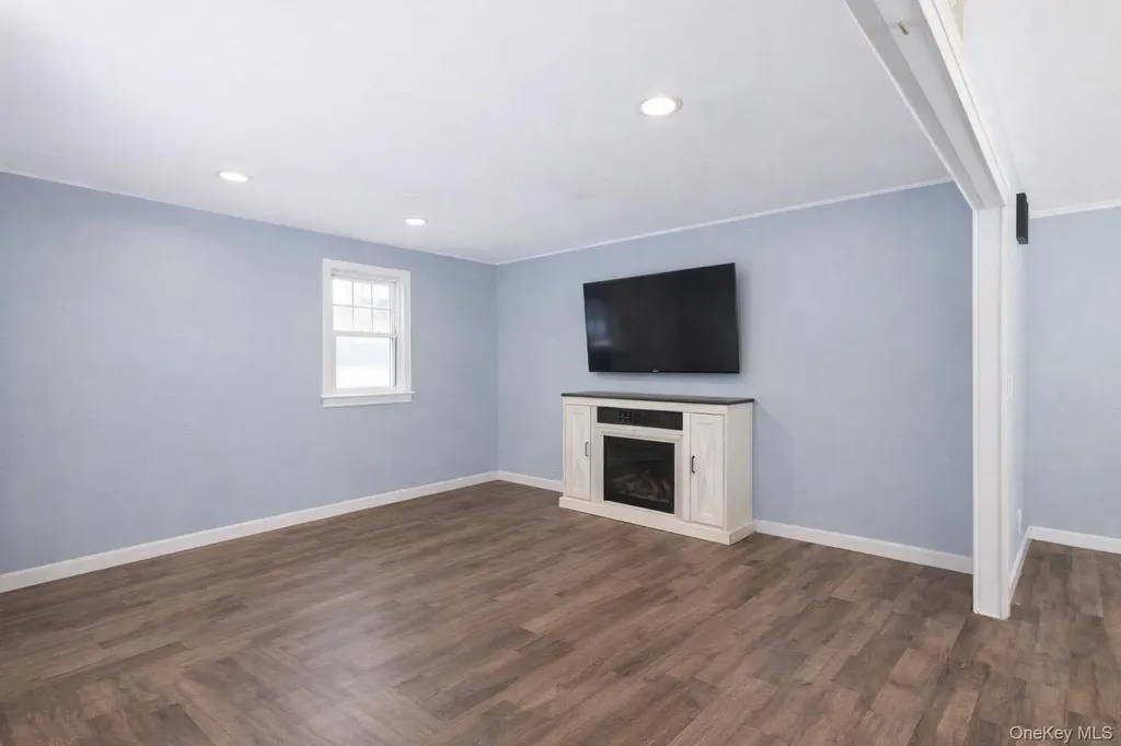 101 Spruce Avenue Bethpage NY 11714