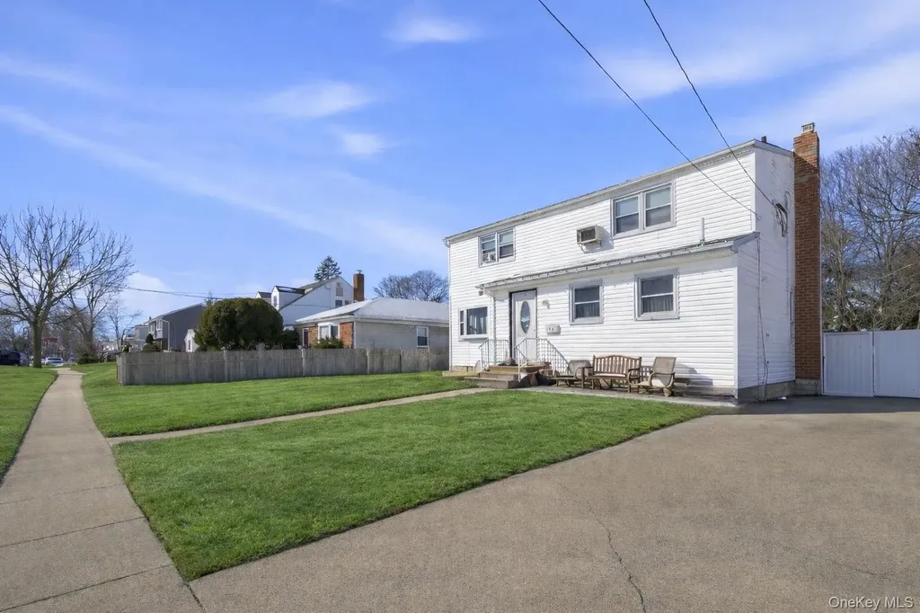 101 Spruce Avenue Bethpage NY 11714