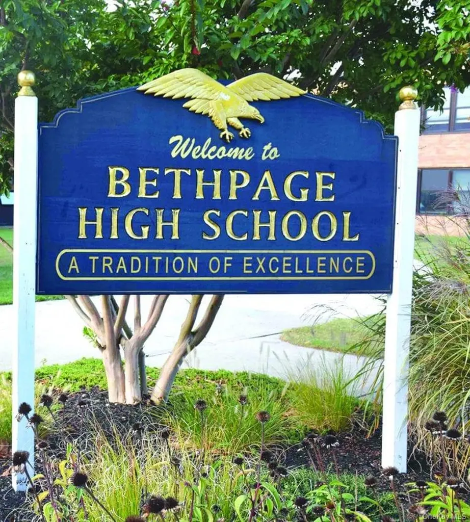 101 Spruce Avenue Bethpage NY 11714