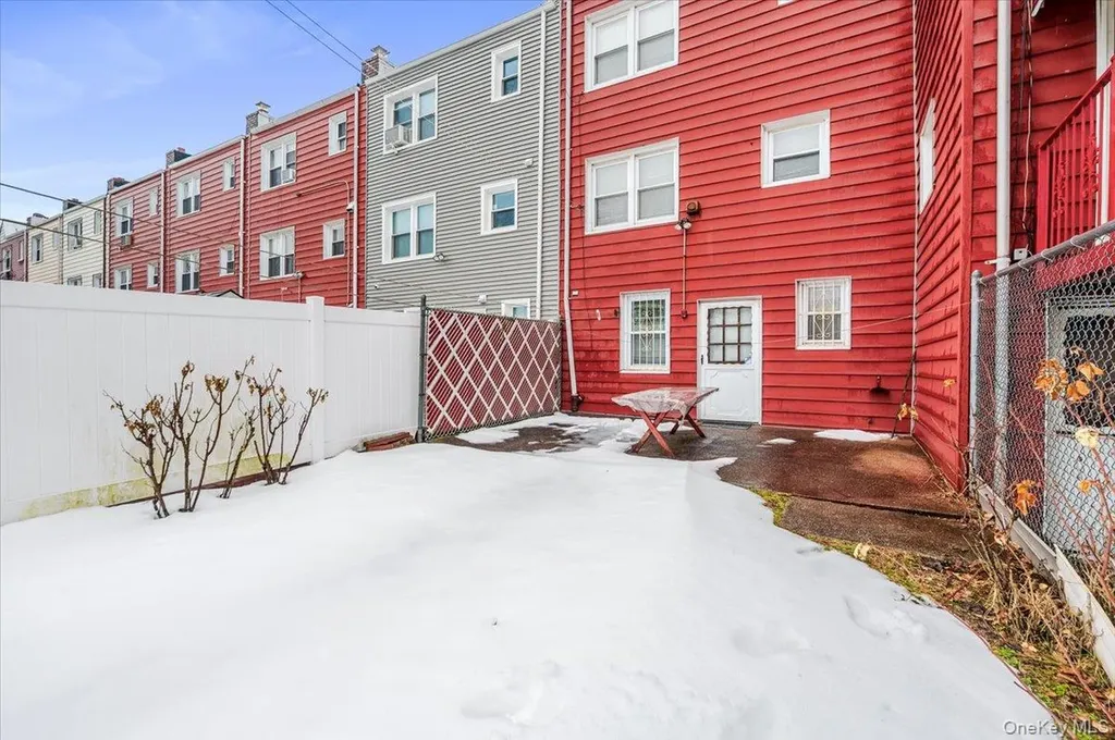 276 Brinsmade Avenue Bronx NY 10465