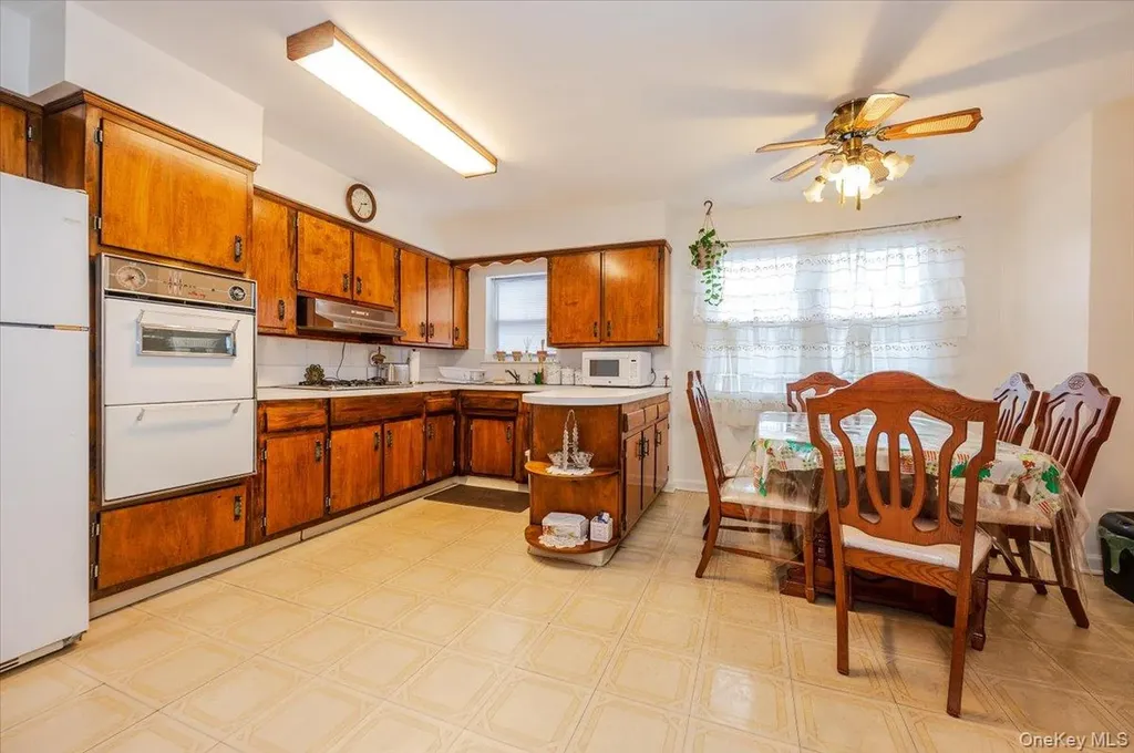 276 Brinsmade Avenue Bronx NY 10465