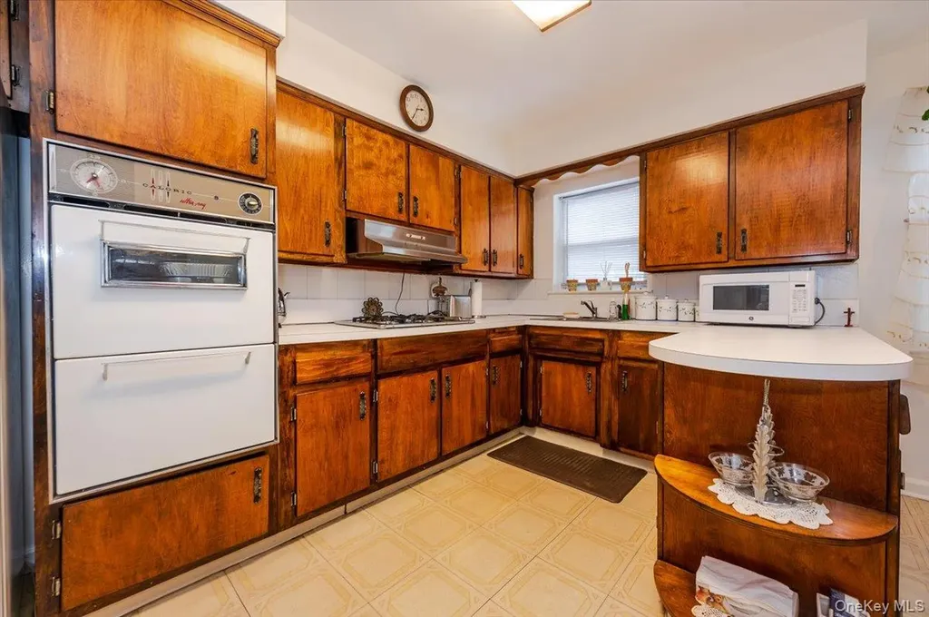 276 Brinsmade Avenue Bronx NY 10465