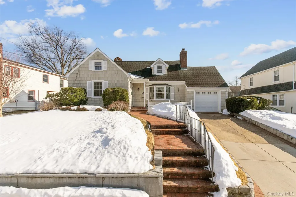30 Highland Place Great Neck NY 11020