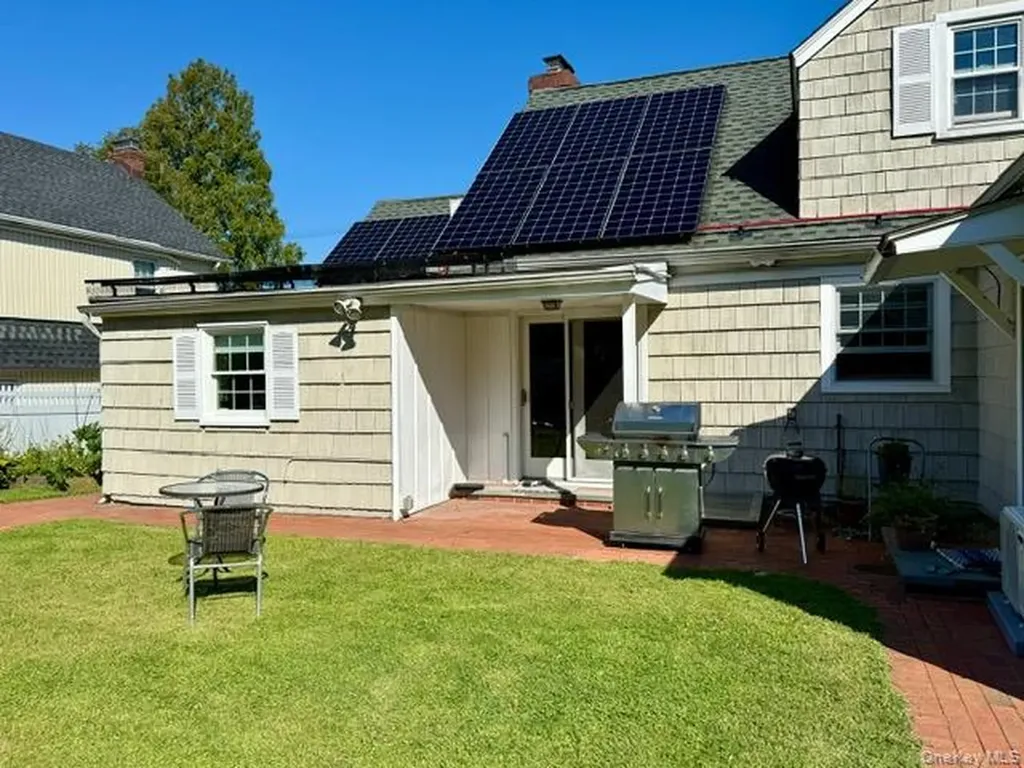 30 Highland Place Great Neck NY 11020