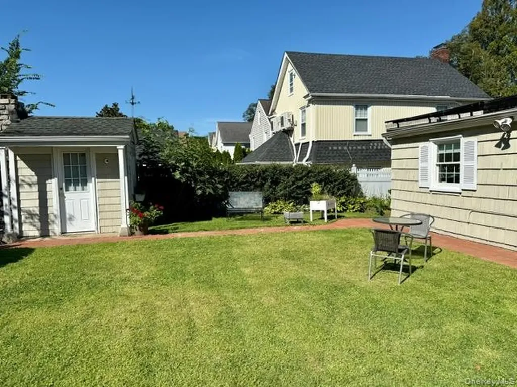 30 Highland Place Great Neck NY 11020