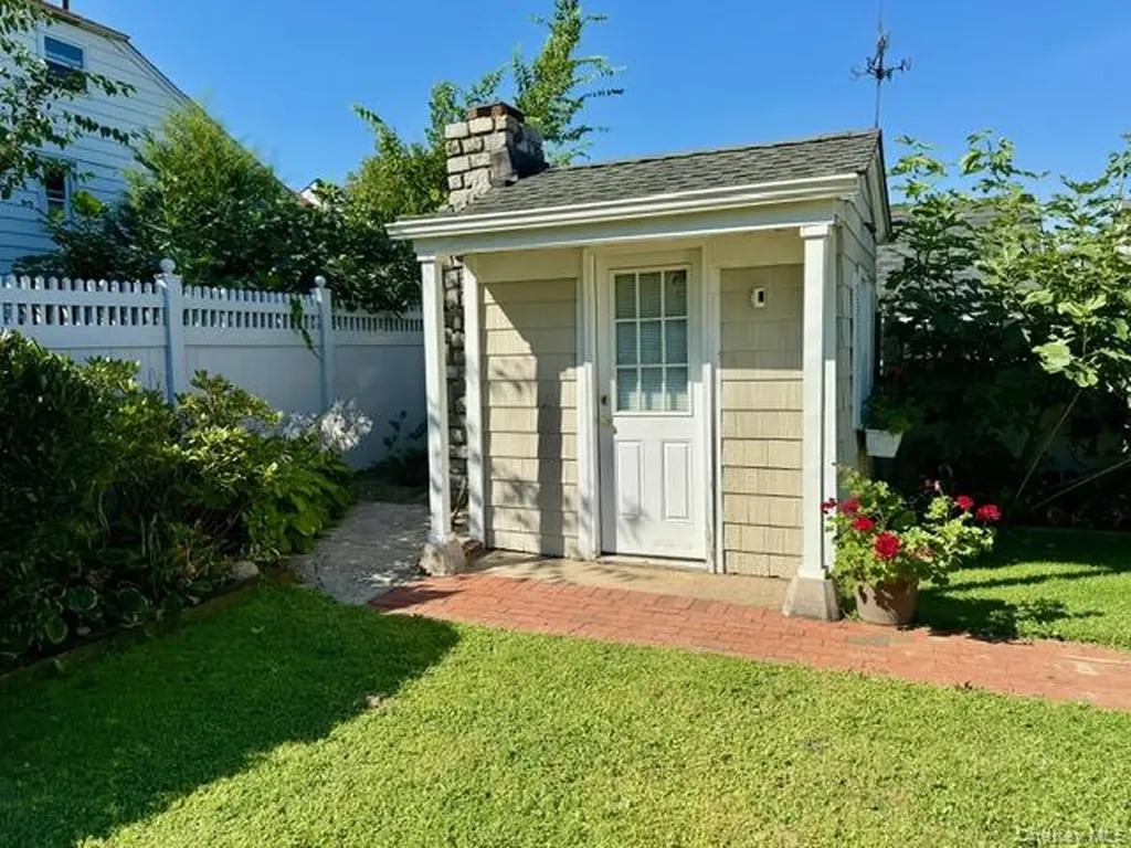 30 Highland Place Great Neck NY 11020