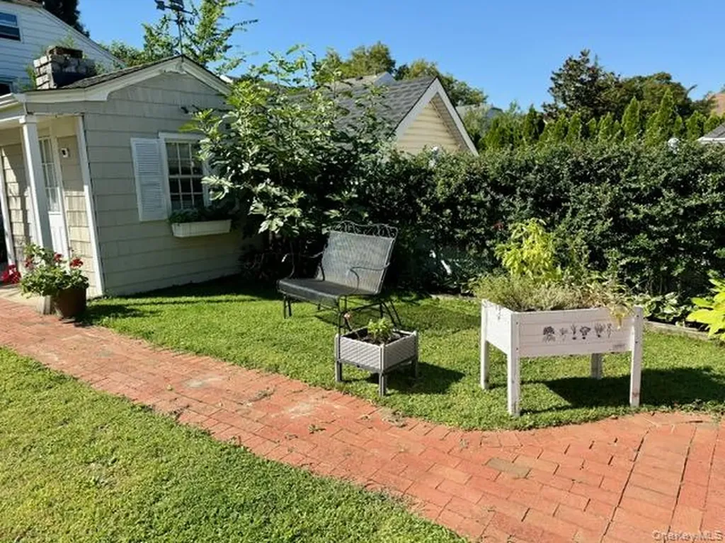 30 Highland Place Great Neck NY 11020