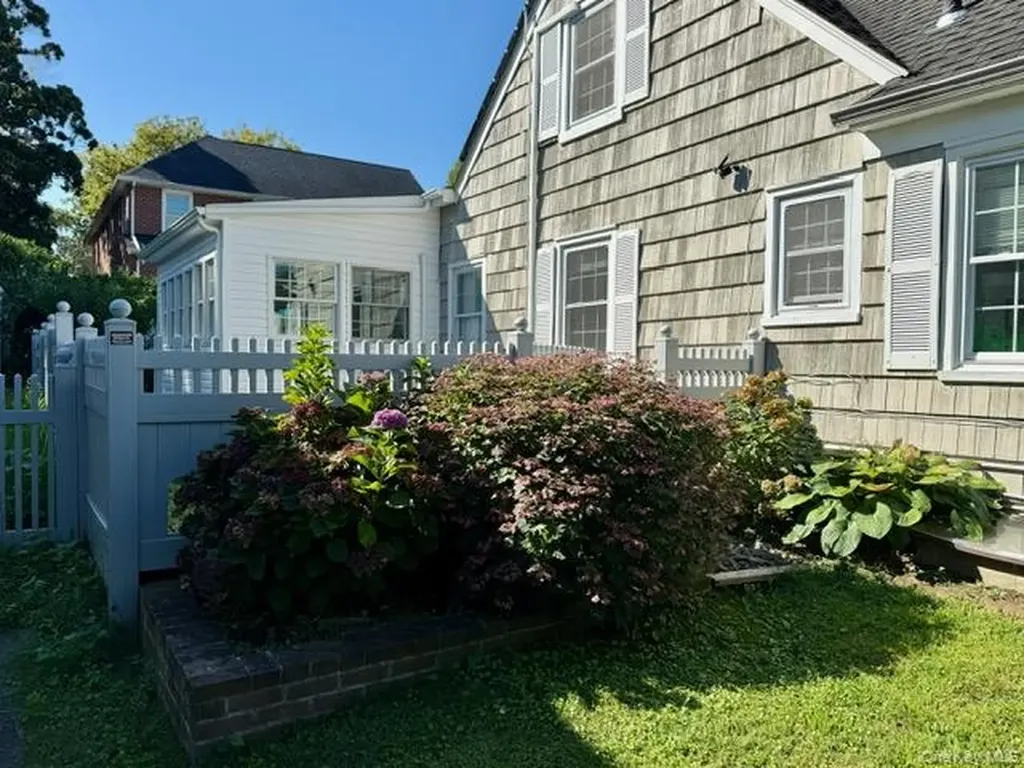30 Highland Place Great Neck NY 11020
