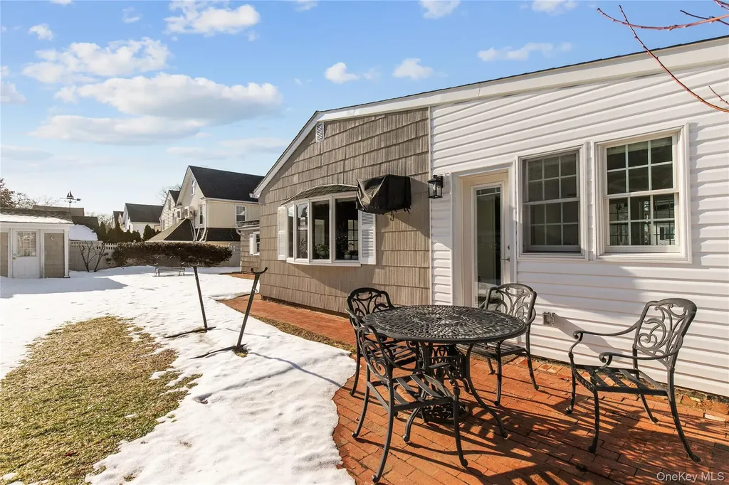 30 Highland Place Great Neck NY 11020