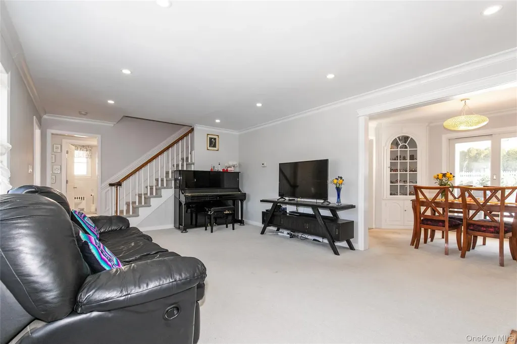 30 Highland Place Great Neck NY 11020