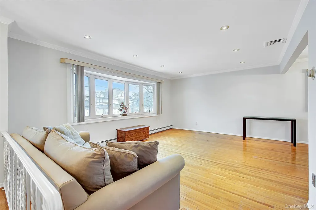 98 Union Place Lynbrook NY 11563