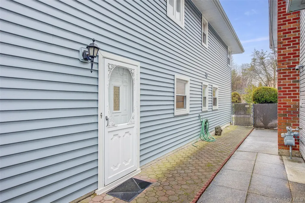 98 Union Place Lynbrook NY 11563