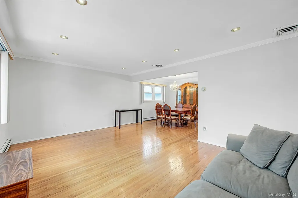 98 Union Place Lynbrook NY 11563