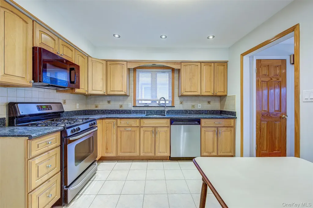 98 Union Place Lynbrook NY 11563