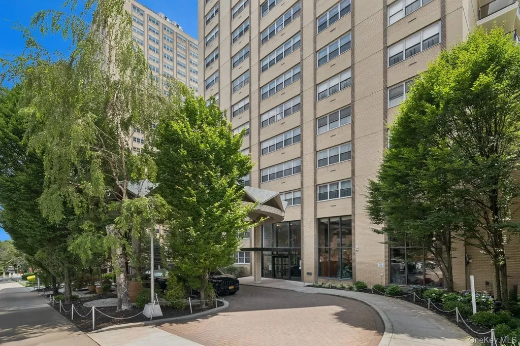 10230 66 Road Forest Hills NY 11375