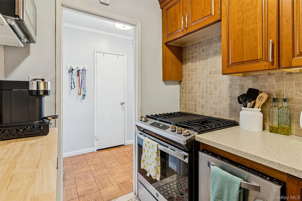 10230 66 Road Forest Hills NY 11375