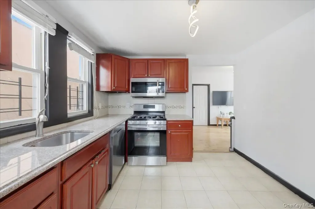 4423 Mundy Lane Bronx NY 10466