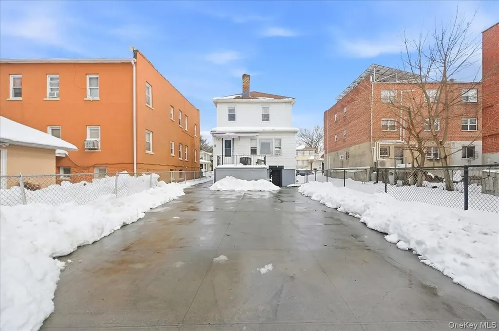 4423 Mundy Lane Bronx NY 10466