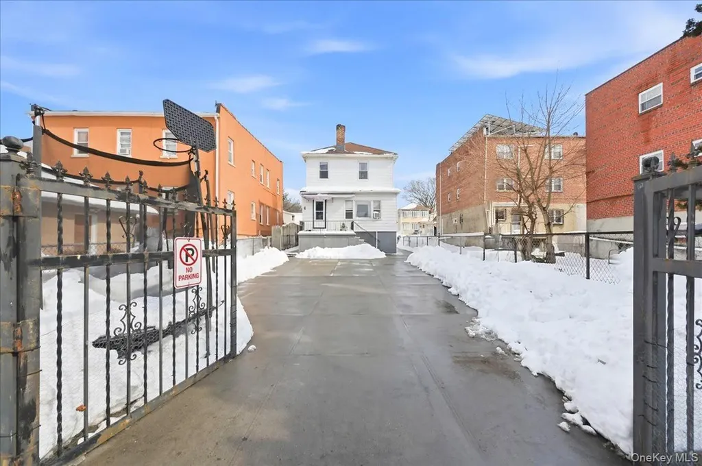 4423 Mundy Lane Bronx NY 10466