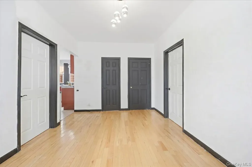 4423 Mundy Lane Bronx NY 10466