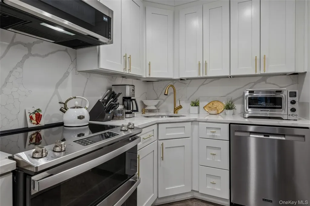 10-10 166th Street Beechhurst NY 11357